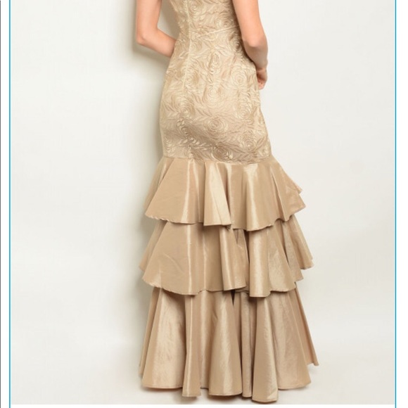 🆕Prom Bridesmaid Short Ruffled Beige lace gown. - Picture 4 of 5
